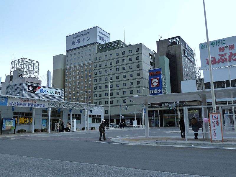 800px-Aomori_station_ekimae