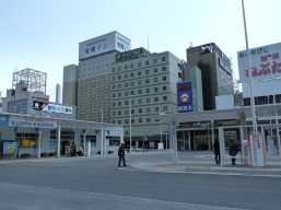 800px-Aomori_station_ekimae