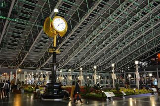 Osaka_Station_clock_(30877907315)